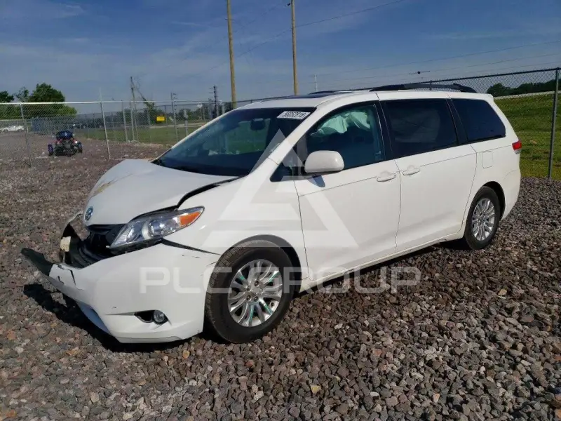 2012 Toyota SIENNA фото
