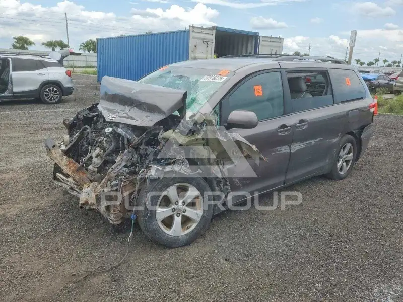 2012 Toyota SIENNA photo