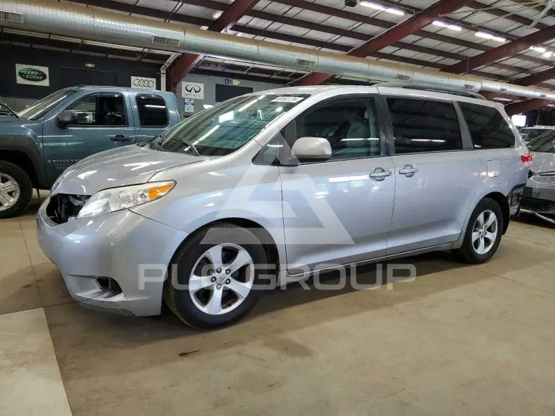 2012 Toyota SIENNA фото