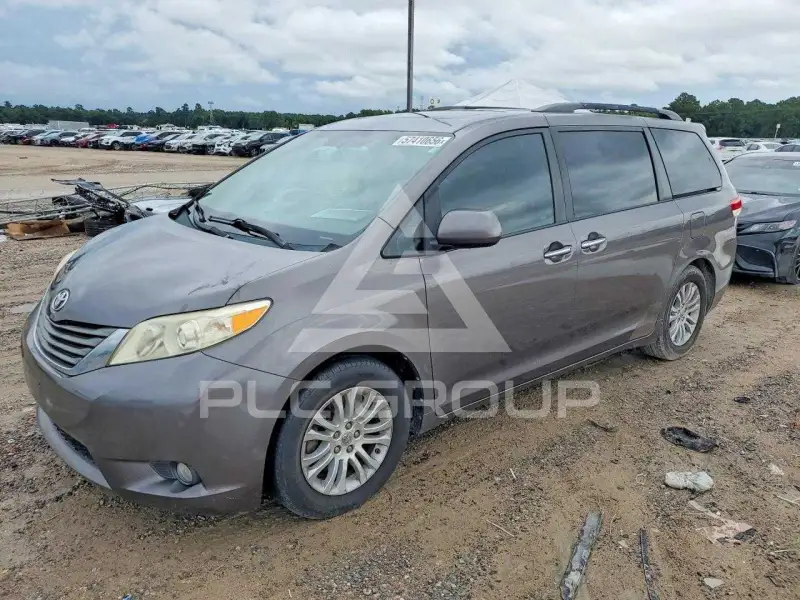 2012 Toyota SIENNA фото