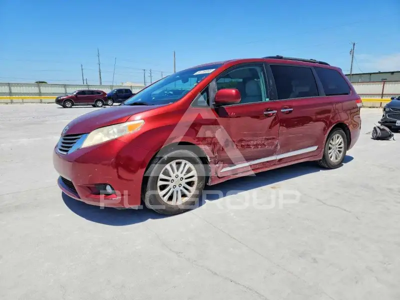2012 Toyota SIENNA фото