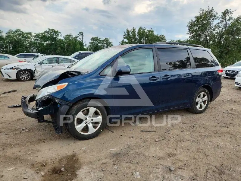 2012 Toyota SIENNA photo
