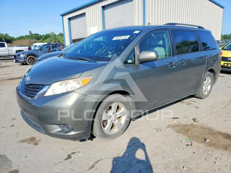 2012 Toyota SIENNA фото