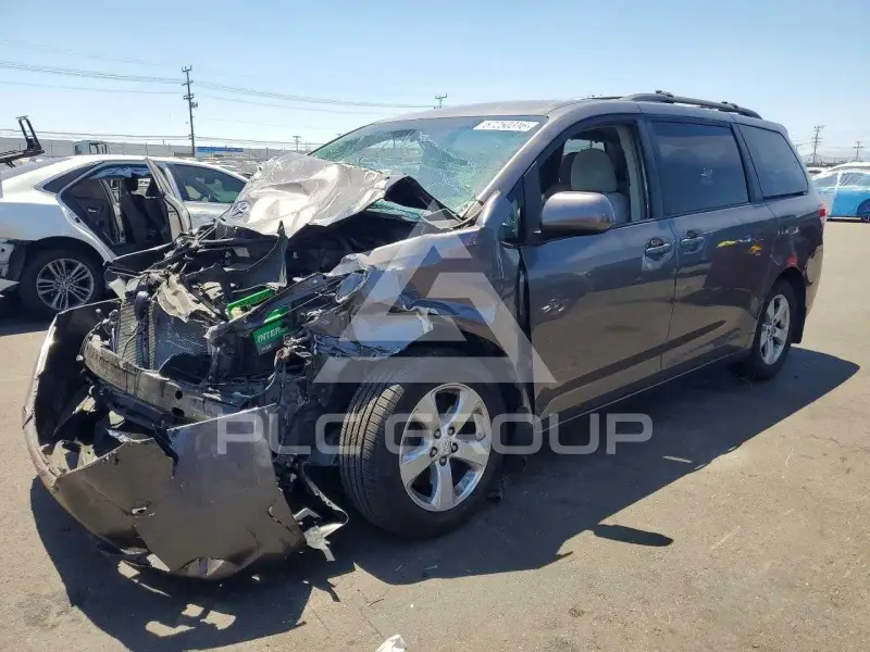 2012 Toyota SIENNA фото