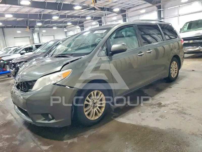 2012 Toyota SIENNA фото