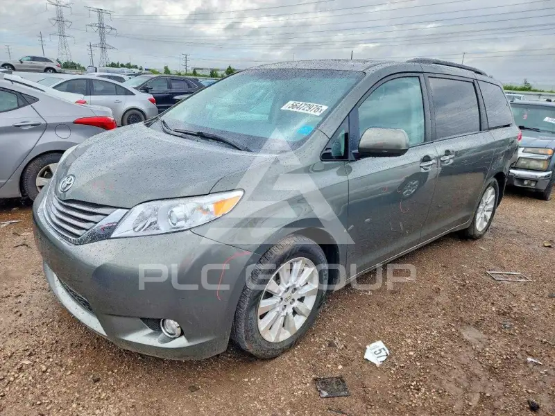 2012 Toyota SIENNA photo