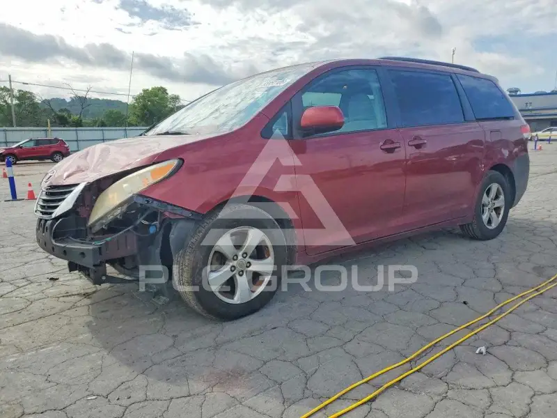 2012 Toyota SIENNA photo