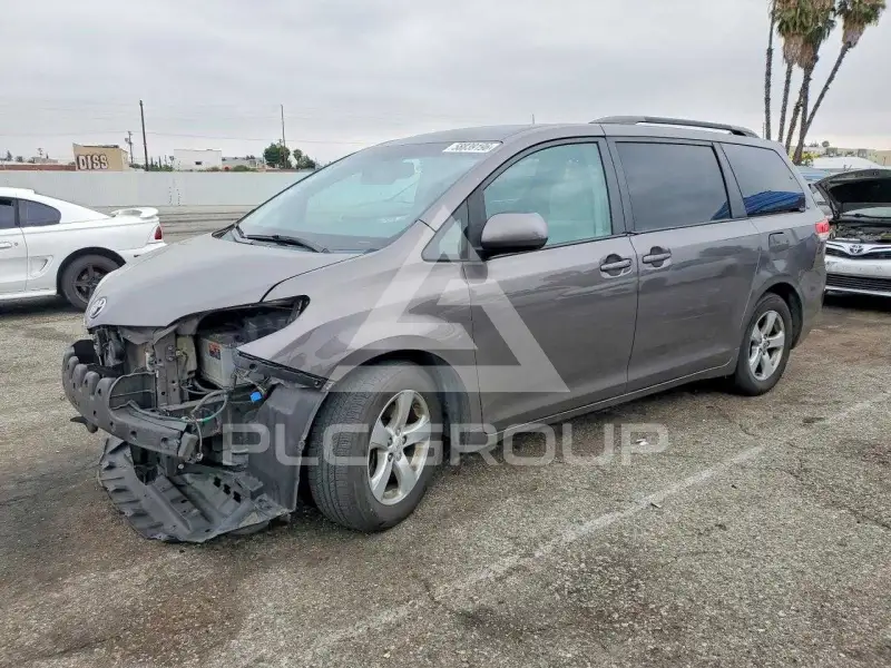 2012 Toyota SIENNA фото