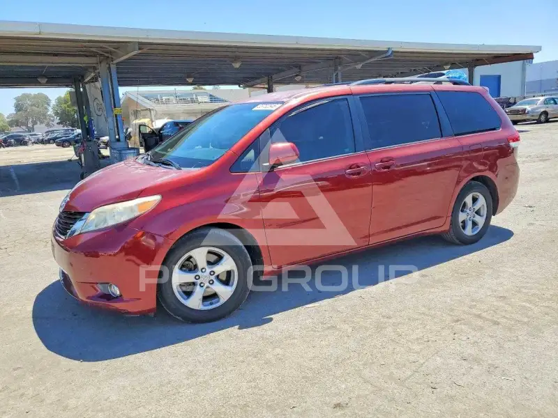 2012 Toyota SIENNA фото