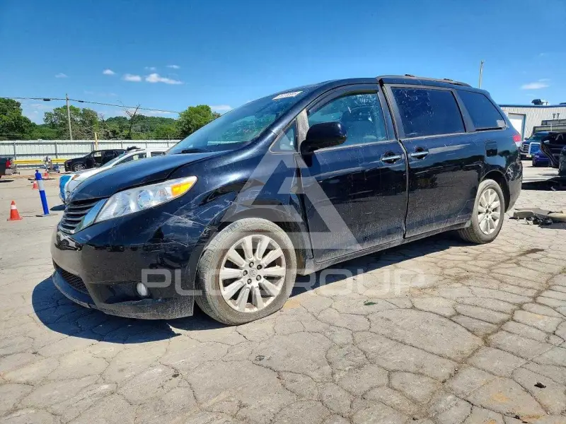 2012 Toyota SIENNA photo