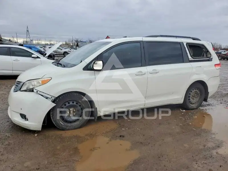 2012 Toyota SIENNA фото