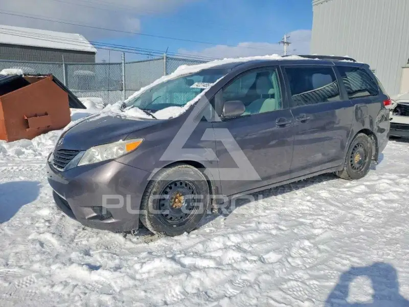2012 Toyota SIENNA photo