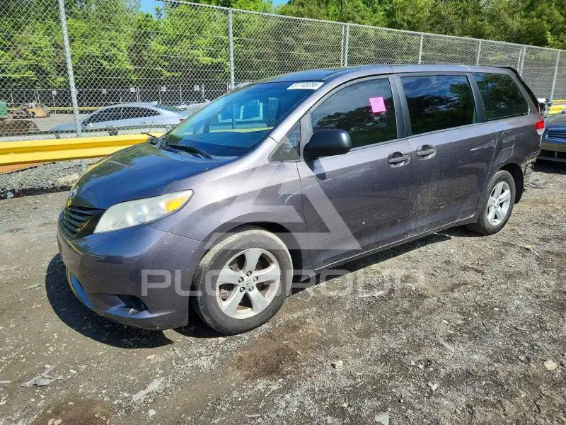 2012 Toyota SIENNA фото