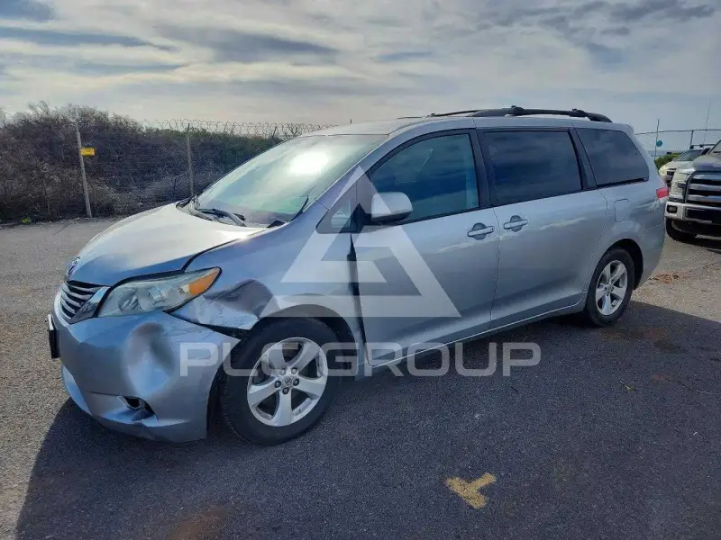 2012 Toyota SIENNA фото