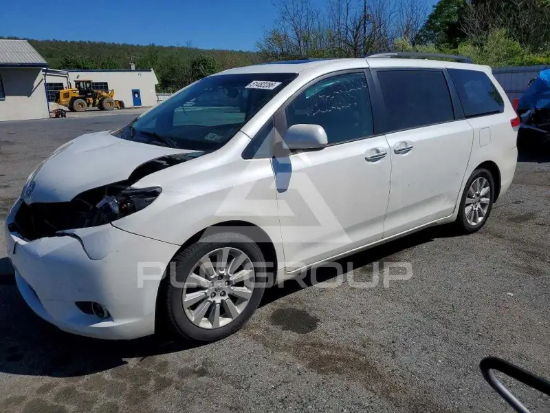 2012 Toyota SIENNA фото