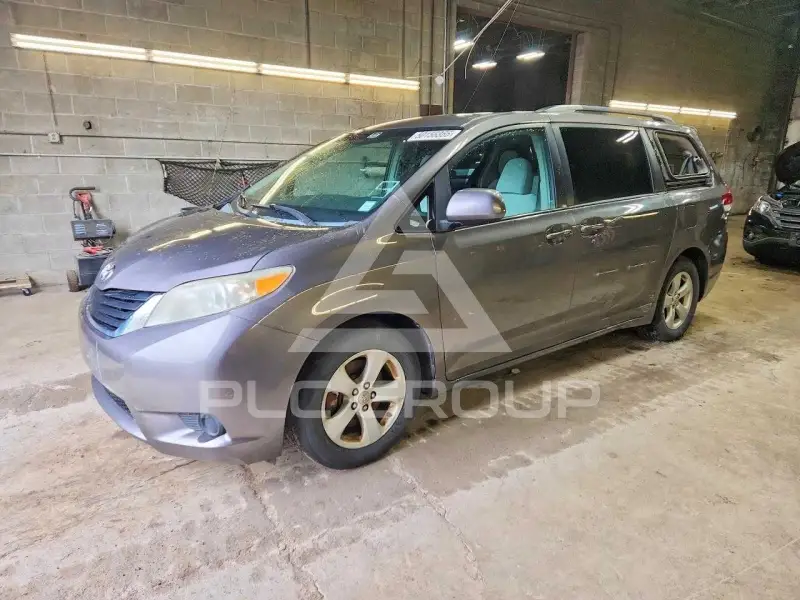 2012 Toyota SIENNA фото