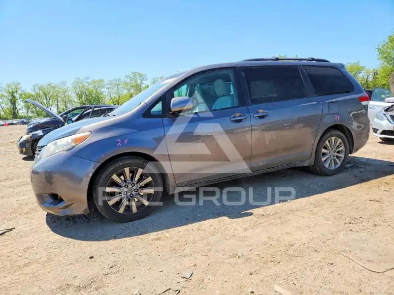2012 Toyota SIENNA фото