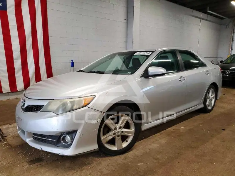 2012 Toyota CAMRY фото