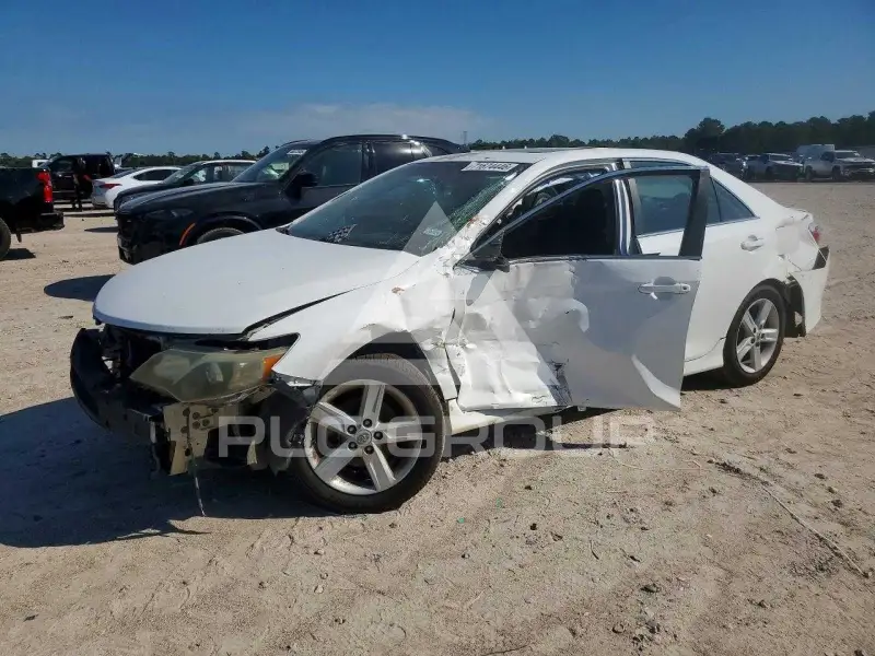 2012 Toyota CAMRY фото