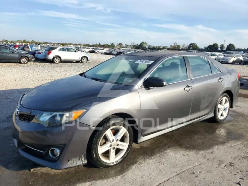2012 Toyota CAMRY фото