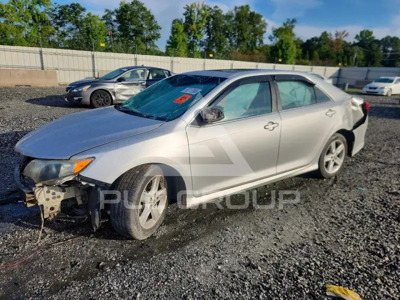 2012 Toyota CAMRY фото