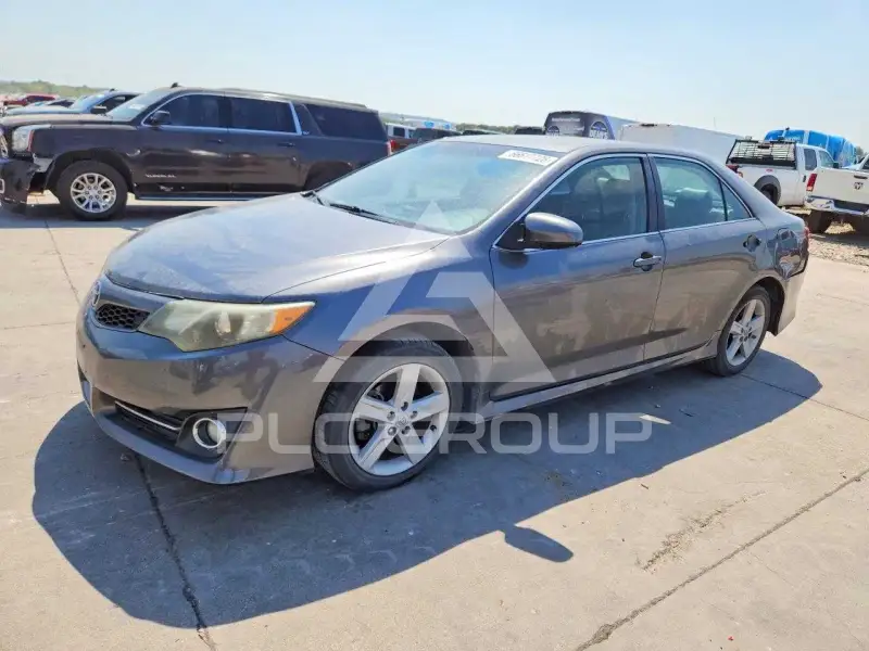 2012 Toyota CAMRY фото