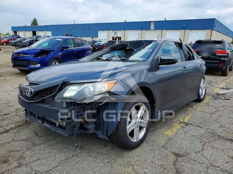 2012 Toyota CAMRY фото