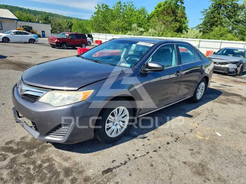 2012 Toyota CAMRY фото
