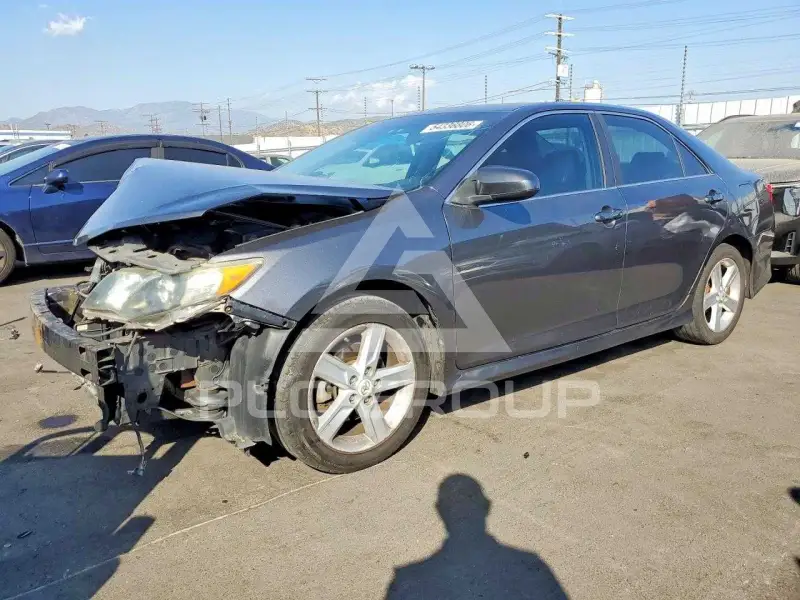 2012 Toyota CAMRY фото