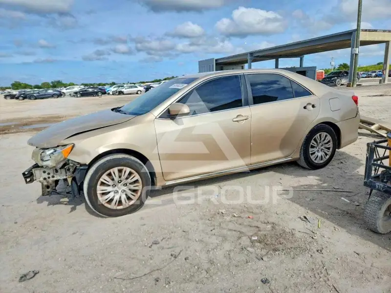 2012 Toyota CAMRY фото