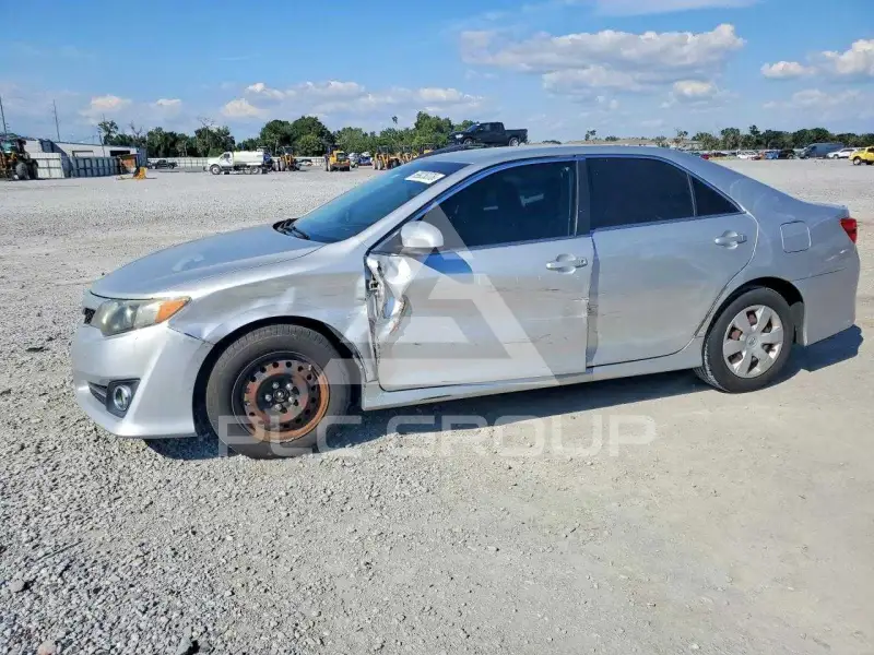 2012 Toyota CAMRY фото