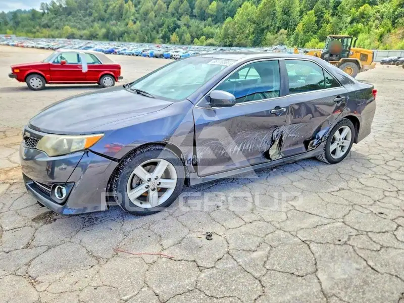 2012 Toyota CAMRY фото