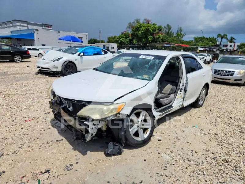 2012 Toyota CAMRY фото