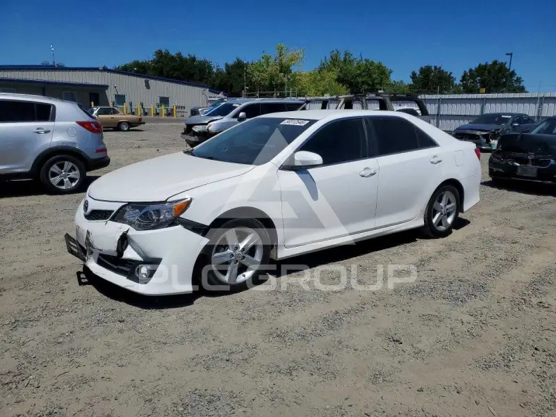 2012 Toyota CAMRY фото