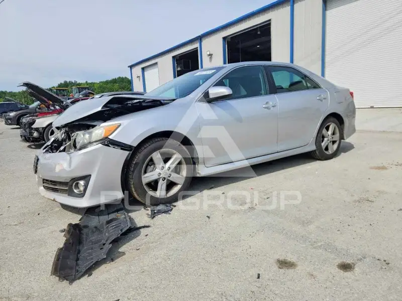 2012 Toyota CAMRY фото