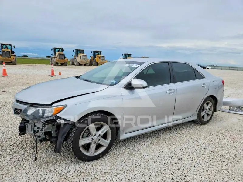 2012 Toyota CAMRY фото