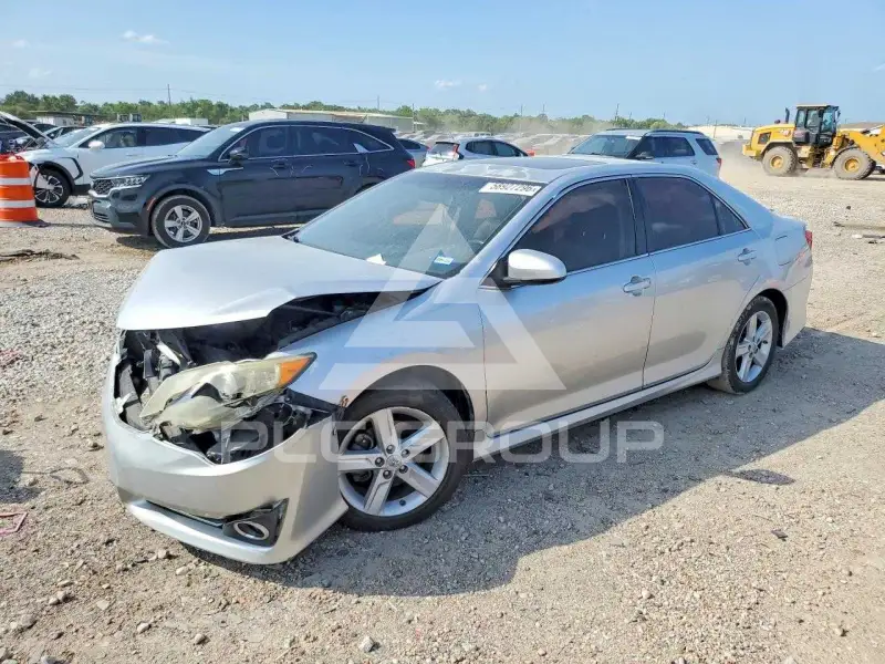 2012 Toyota CAMRY фото