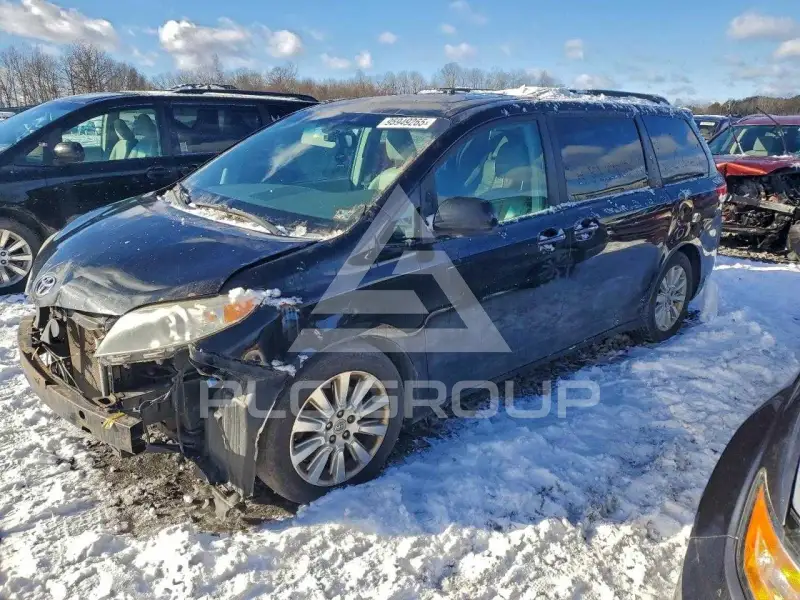 2012 Toyota SIENNA фото