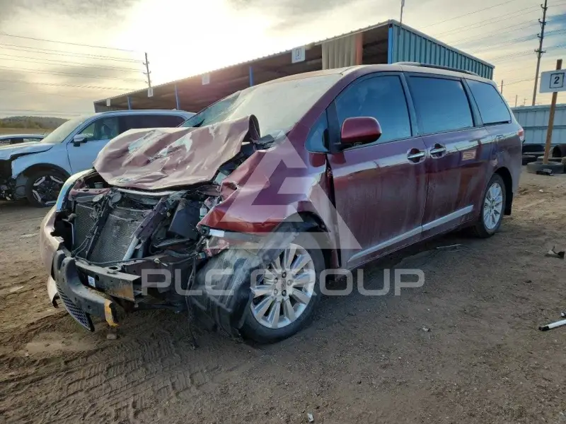 2012 Toyota SIENNA фото