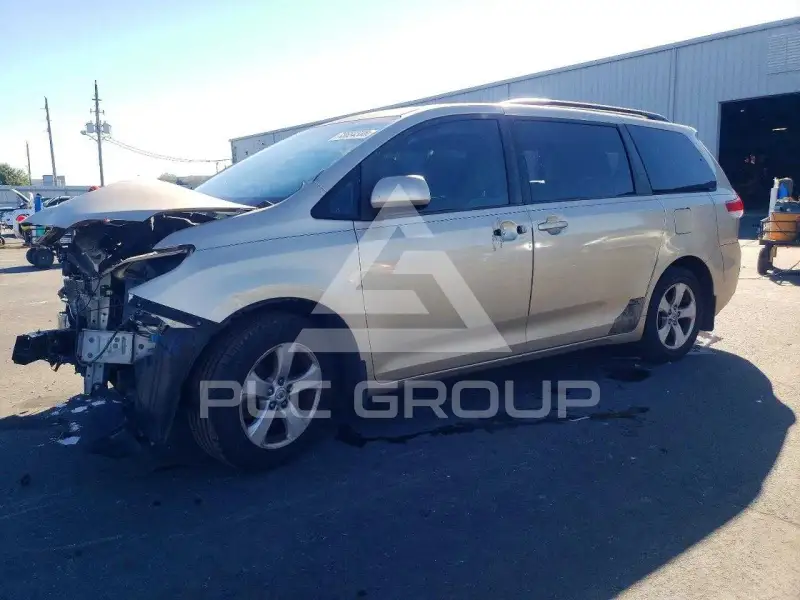 2012 Toyota SIENNA photo