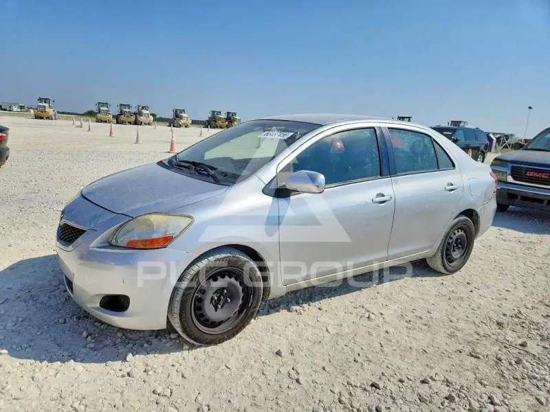 2012 Toyota YARIS фото