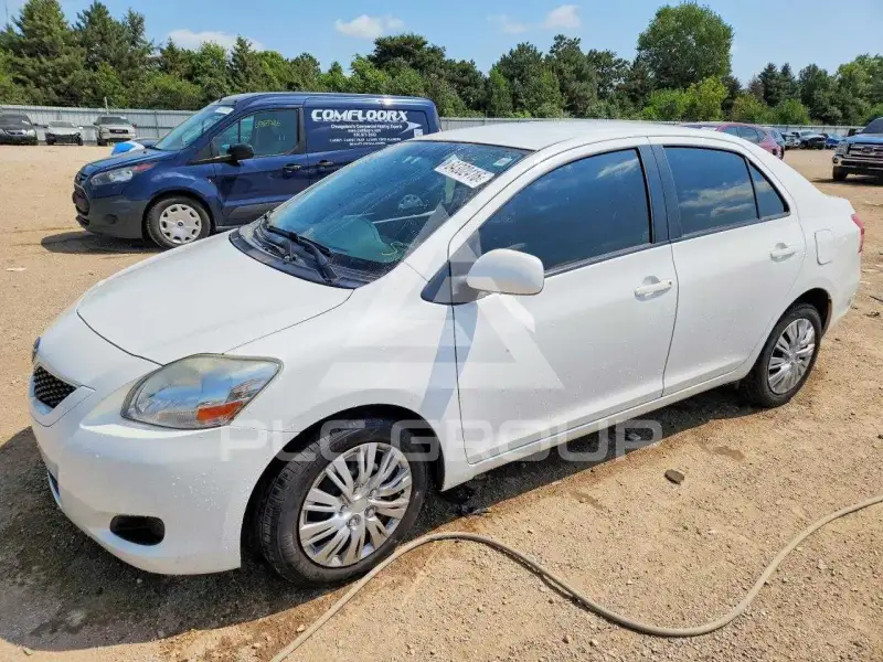 2012 Toyota YARIS фото