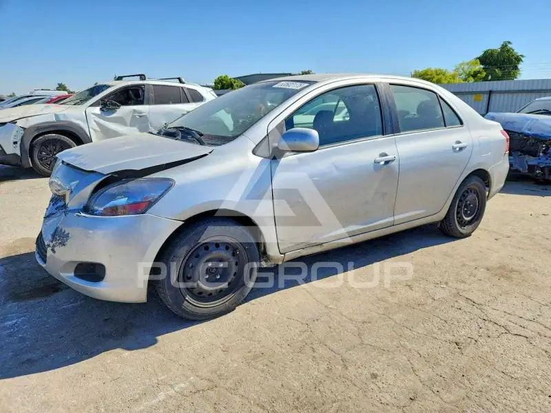 2012 Toyota YARIS фото