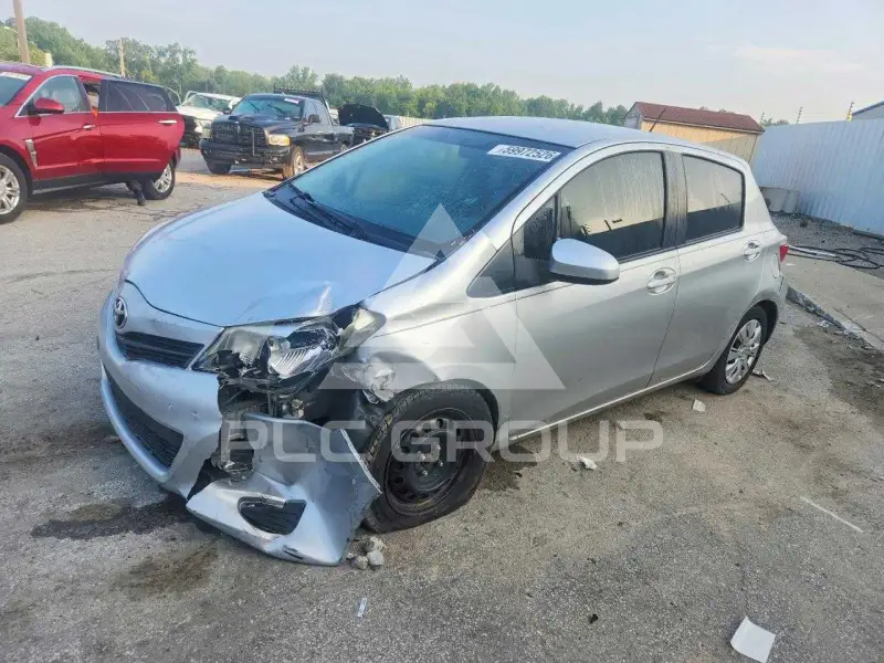 2012 Toyota YARIS фото