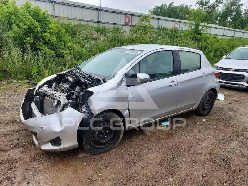 2012 Toyota YARIS фото