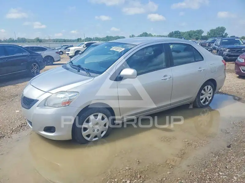 2012 Toyota YARIS фото