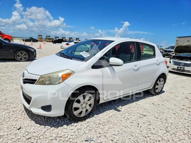 2012 Toyota YARIS фото