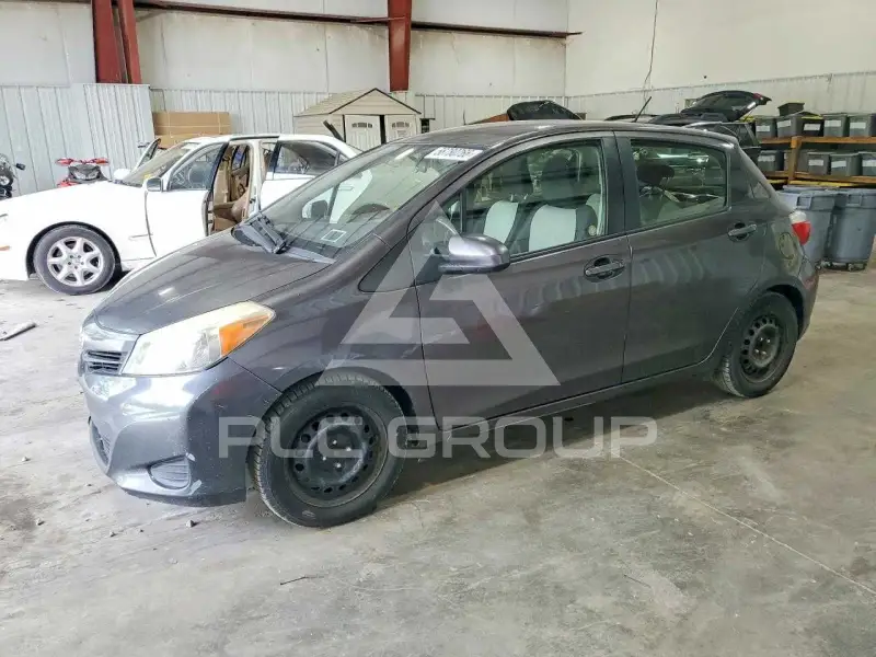 2012 Toyota YARIS фото