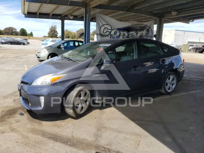 2012 Toyota PRIUS фото