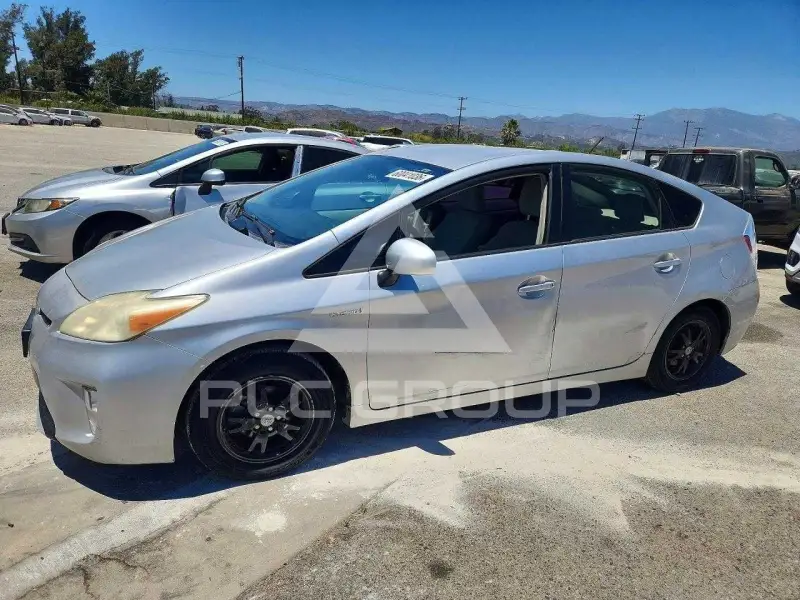 2012 Toyota PRIUS фото